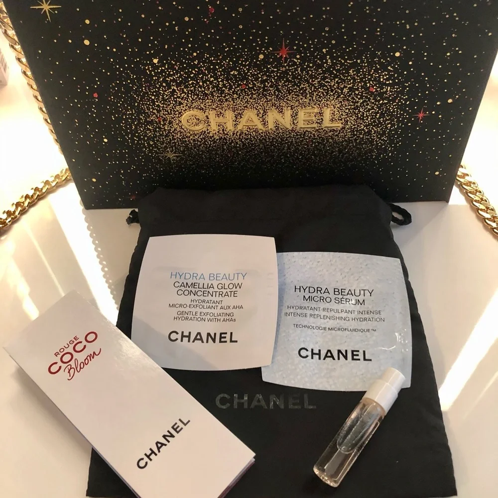Chanel 2021 Black tweed pouch with god intertwined with Chanel samples and Sack. - Picture 2 of 5